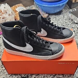 Nike Black and White Men's Sneakers